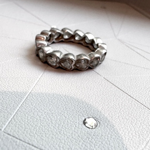 ✨ Beautiful Vintage .925 Sterling Silver and Pave Crystal Heart Eternity Ring - Picture 6 of 16